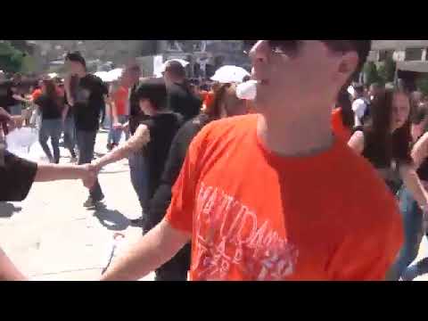 Maturantsko slavlje u Užicu uz užičko kolo na Trgu partizana