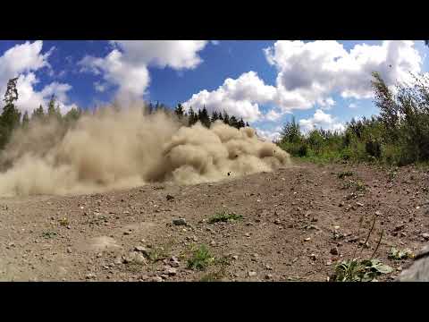 Pakoputki viritetty bmw 318 sutii pölyssä