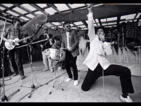 Stuðmenn - Hringur og Bítlagæslumennirnir 1985 (úr kvikmyndinni Hvítir Mávar)