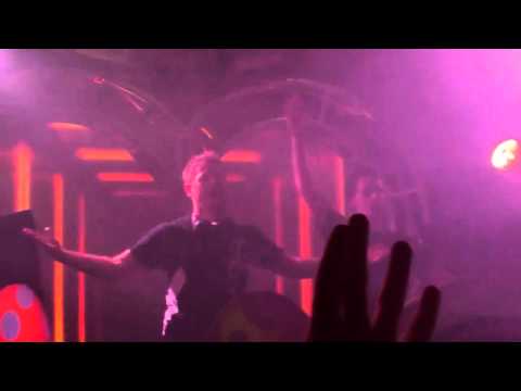 Tritonal @ Lovegroove 2011 - Ronski Speed - U Got me (Tritonal Remix)