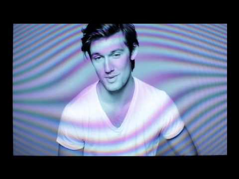 HUNGER TV: THE INTERVIEW - ALEX PETTYFER