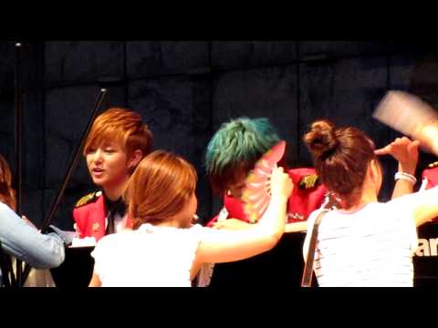 120729 LedApple Daejeon Fansign - Youngjun's Sword