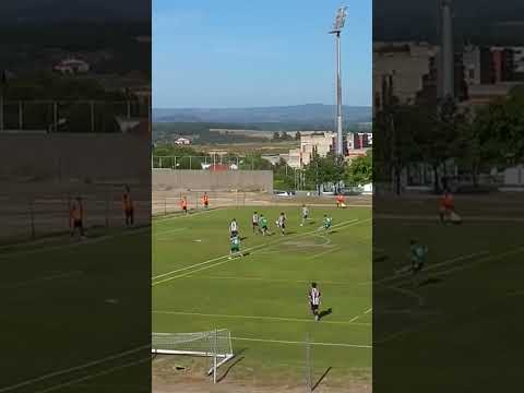 Golo de fora da área 
