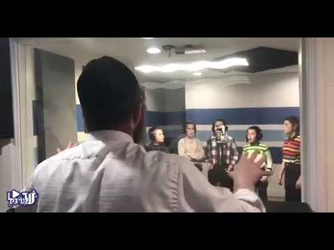 The shir v'shevach boys choir in studio preparing shwekey new album