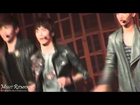 [fancam] 101003 SHINee Jonghyun push Taemin & pushed by Minho @ Inki Hello Rehersal