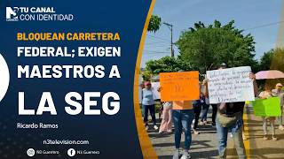 Bloquean carretera federal; exigen maestros a la SEG