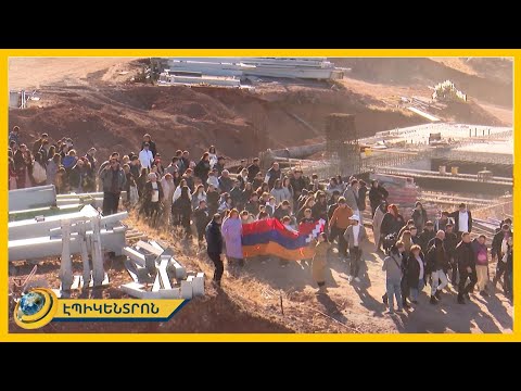 Հարյուրավոր կամավորներ բարձրացել են Հատիսի գագաթ՝ մասնակցելու Հիսուսի արձանի շինարարությանը