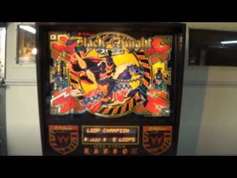 BLACK KNIGHT 2000 PINBALL MACHINE - BY WILLIAMS 1989
