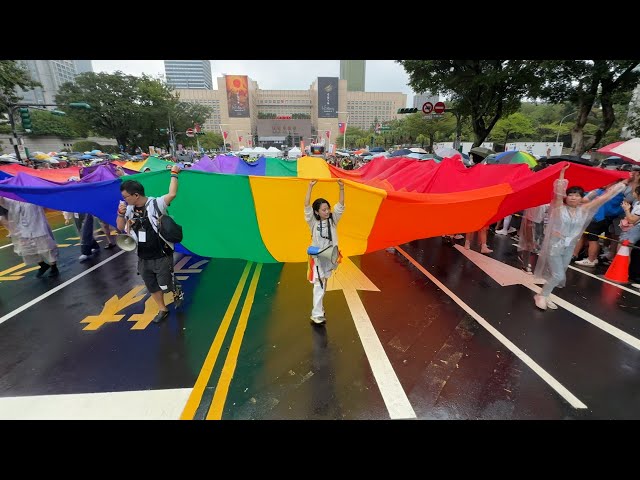 150,000 join Taiwan Pride in Taipei despite rain