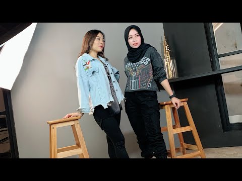 Tak bisa (Rahmania Astrini Ft.Nino) - cover by : Shara & Riea