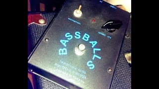 Video thumbnail for Electro Harmonix Russian Bass Balls (plus tremolo trick!) by LongFallBoots