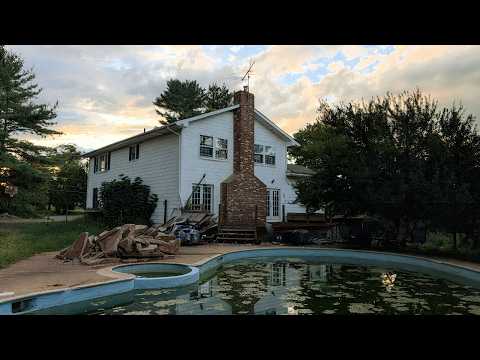 Exploring ABANDONED NEIGHBORHOOD With 30 Mansions | WHERE Did Everyone Go??