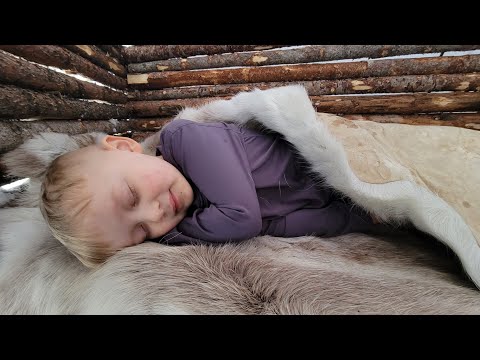 Winter Camping in our Bushcraft Bunkbed Shelter (Roasting King Crabs over the Fire)