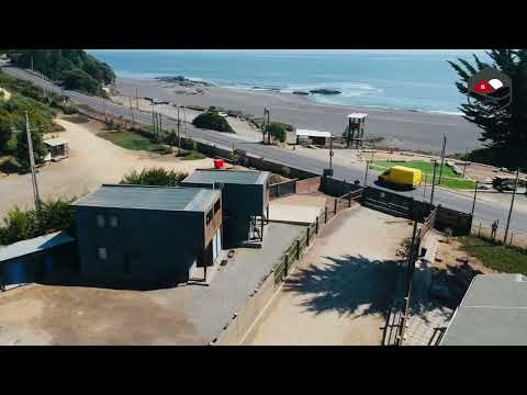 Lodge frente a playa Tres Peñas.