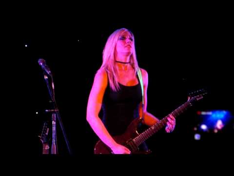 Poison (Alice Cooper), Nita Strauss clinic Buenos Aires