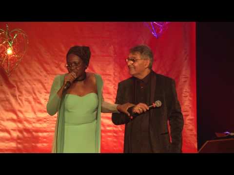 ÁUREA MARTINS E GONZAGA LEAL CANTAM "OH! MEU IMENSO AMOR" NO SHOW OLHANDO O CÉU, VIU UMA ESTRELA