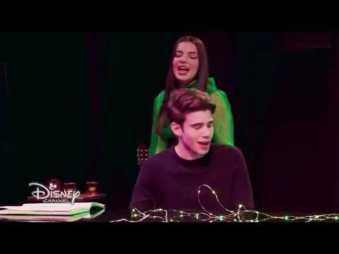 Bia 2 | Capitulo 15 - Manuel y Clara Marz cantan Gritarle al mundo