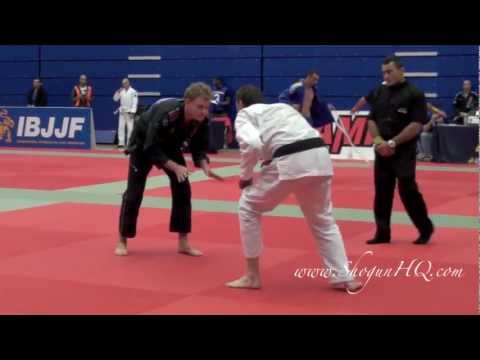 IBJJF London Open 2012 - match 2 (Black belt / Master / Middleweight)