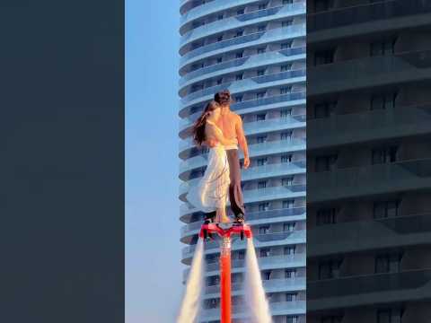 Flyboardfahren macht so viel Spaß! 😝💃 #2263 💦 Frau genießt das Fliegen auf dem Wasser #Extremspor...