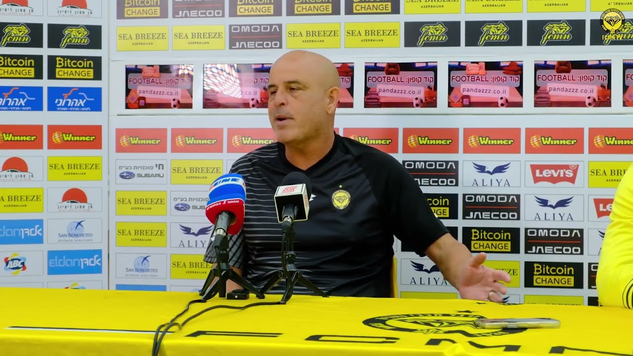 מאמן הקבוצה יוסי אבוקסיס לפני המשחק מול הפועל ירושלים מחר