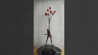 Dívka s balónky - Bronzová socha podle Banksyho - Banksy