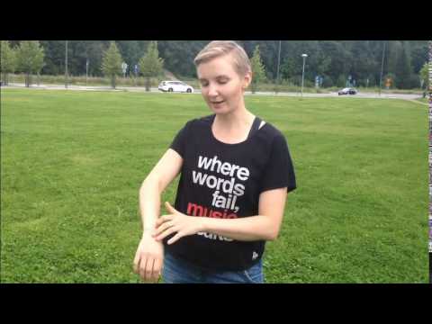 Helmi-Maaria Jokinen näyttää miten hipsutetaan.