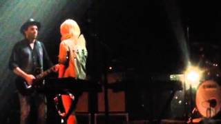 Metric - Love Is A Place