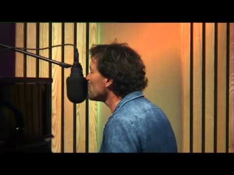 John Vis zingt live 'Jessie' op Radio West