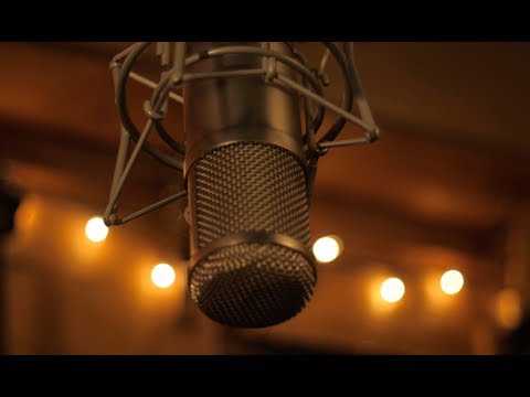 Sisterhood Of The Traveling Wilburys Cover "Handle Me With Care" (Recorded Live)