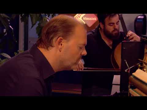 praam - hush (live at NPO Radio 4)