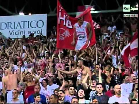 Semifinale 2012 (gara 3) Scavolini Siviglia Pesaro vs EA7 Emporio Armani Milano