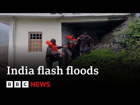 【國際時事】不只南台灣，印度也發生暴雨引發洪流，數十人被困 (Dozens feared trapped as cloudburst triggers flash floods in India | BBC News)