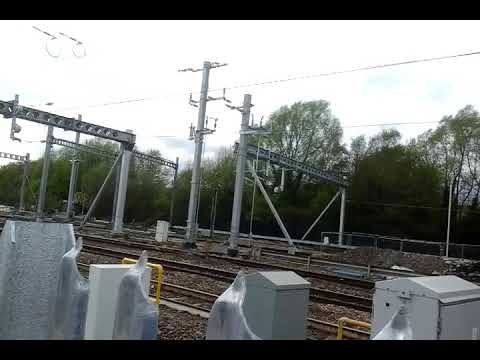 66587 427V passing through Swindon train station Wiltshire 23.4.2018