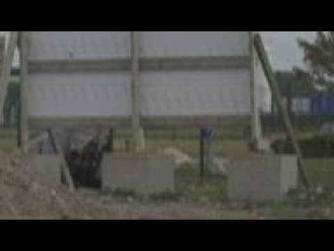 Migrants in Calais await chance to jump on trucks