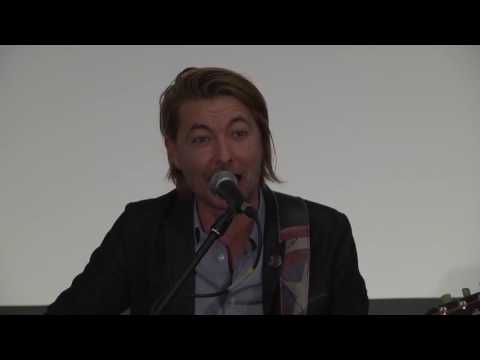 Beck Zoli köszönti Grecsó Krisztiánt a születésnapja alkalmából