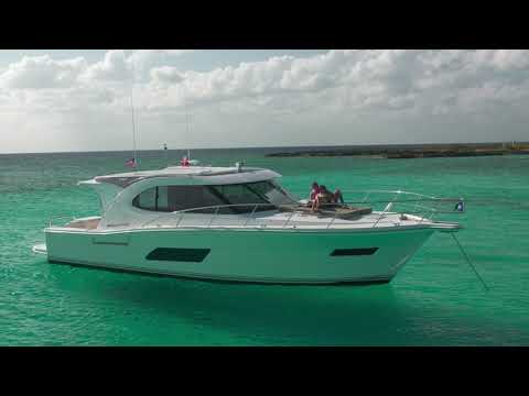 Riviera 445 SUV Profile