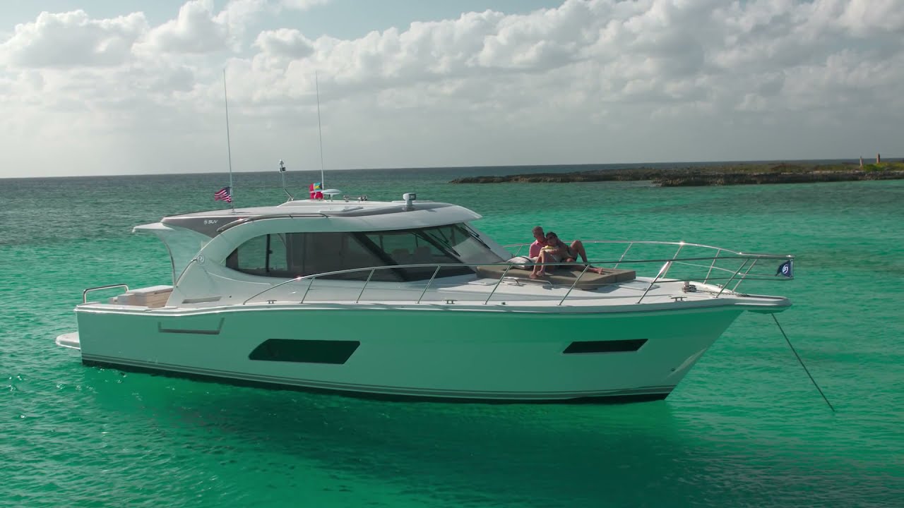 Riviera 445 SUV - Promo Video