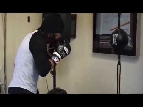 Perro Promotions - Alfredo Angulo working on the double ended bag