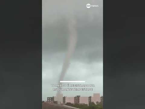 Tornado é registrado no RS durante tempestade | #SBTNotícias