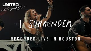 Kadr z teledysku I Surrender tekst piosenki Hillsong United feat. Lauren Daigle