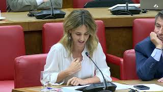 “Blindan el aborto pero defienden el burka. Su feminismo acaba donde empieza su sumisión al Islam”. 