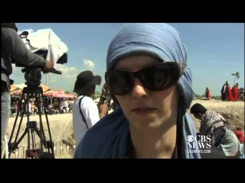 Filipinos nail themselves to crosses on Good Friday