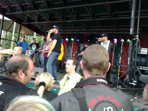 belgian asocialty - 100 Db (featuring Halve Neuro) - Live op de Groenplaats