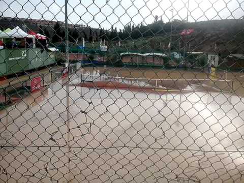 terrains inondés.....tout le monde au travail !!!