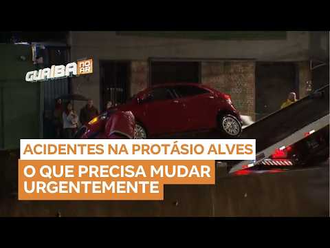 Carro sobe em mureta na Protásio Alves pela quarta vez em menos de dois meses
