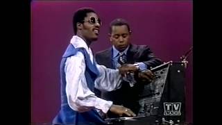 Download lagu Stevie Wonder plays the ARP 2600 mp3