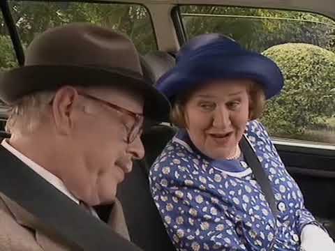 Keeping Up Appearances - Let There Be Light - S04 E07 Part 02