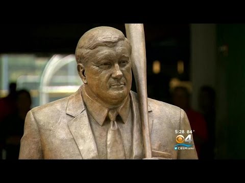 Canes Honor Fmr. Coach Fraser With Statue