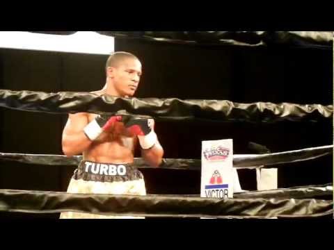 EL PANAMEÑO AZAEL "TURBO" COSIO GANA POR KNOCK OUT EN EL 5TO ROUND EN LAS VEGAS NEVADA