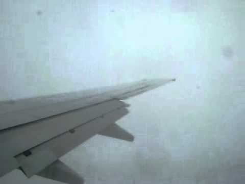 Cruzando pela neblina minutos antes de aterrisar no Aeroporto Afonso Pena